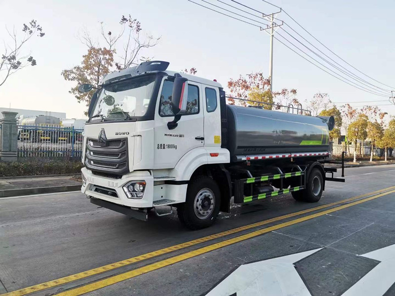 重汽豪沃14方灑水車